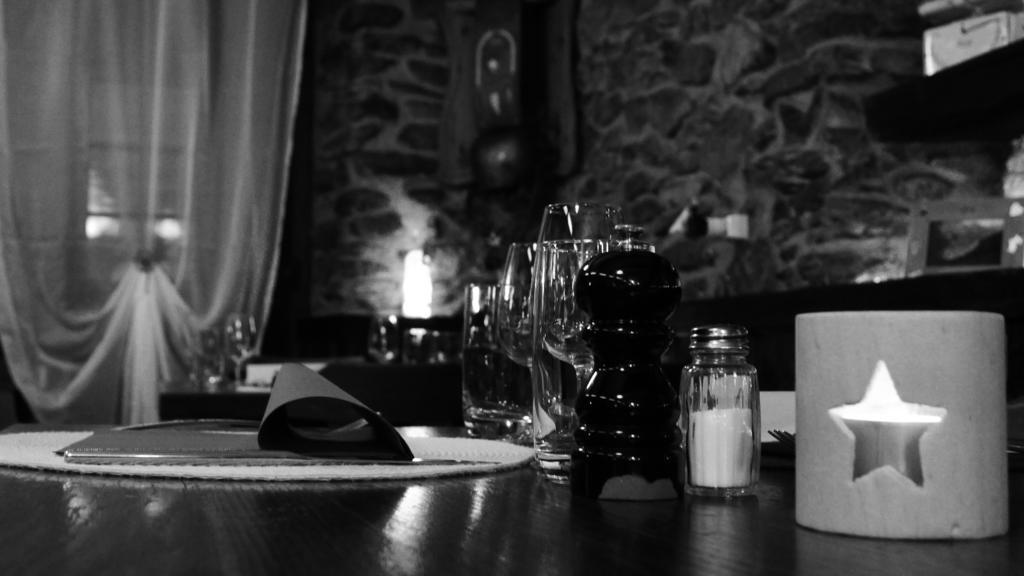 Hotel - Petit-Dejeuner Le Trift Zinal Eksteriør billede